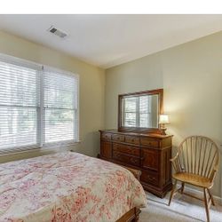 Dresser and Mirror King Size (real wood)