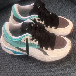 Size 4c Kids Puma Shoes