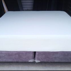 Very Nice King Zinus 12" Green Tea Memory Foam Mattress, Serta iComfort Boxsprings and Metal Bed Frame