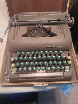 Manual typewriter
