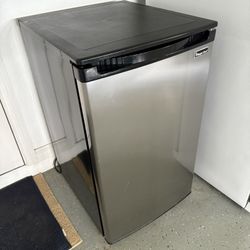 Magic Chef Compact All Refrigerator