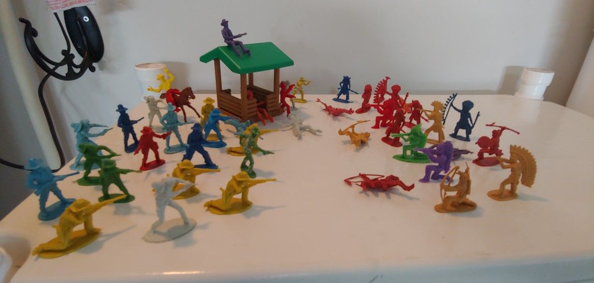 VINTAGE LOT COWBOY & INDIAN TOYS