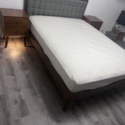 Mid Century Modern Style Bed And Nights Stands