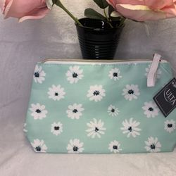 BRAND NEW ASSORTED MAKE UP BAGS 