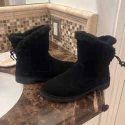 Uggs- Women Size 5