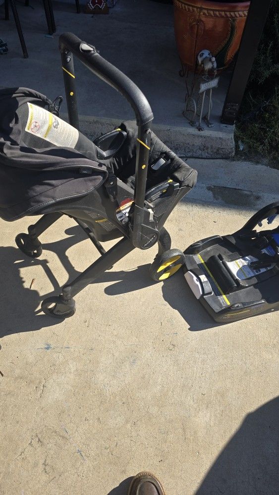 Doona Car/stroller With Base With Diaper Bag