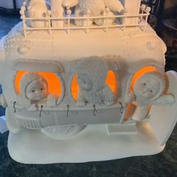 Rare Department 56 Snowbabies Luv 2 2007 Lightup Camper/RV 9”L 5”W 9”T Adorable Features Looks Fantastic With Light On