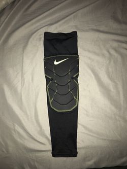 Nike Pro Combat black sleeve