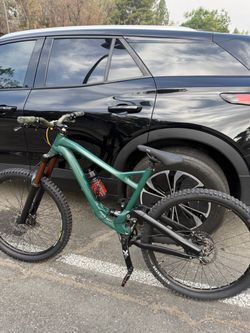 Full suspension Enduro bike