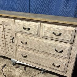 Nantucket Breeze Bisque Dresser & Mirror (DELIVERY AVAILABLE)