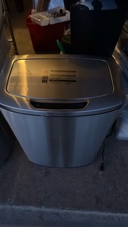 Smart motion trashcan