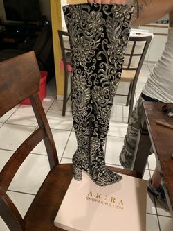 Akira boots size 7