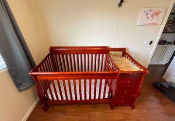 Baby and toddler Crib and mattress