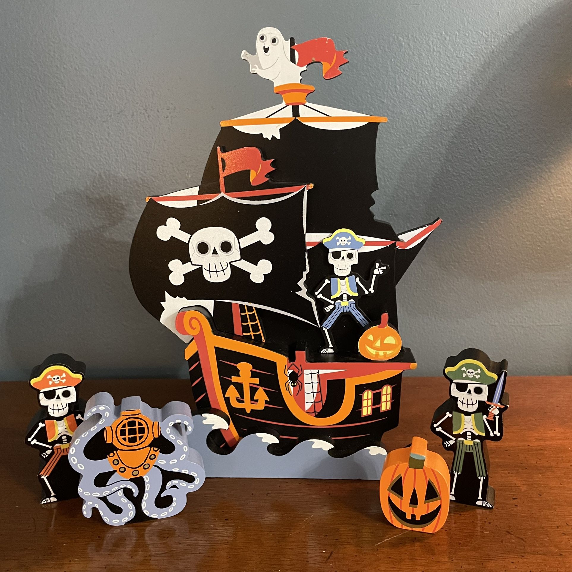 Hyde & Eek Halloween Wooden Pirate Ship + Accessories Mantle/Shelf