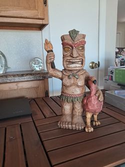 Yard decoration - Tiki man with flamingo