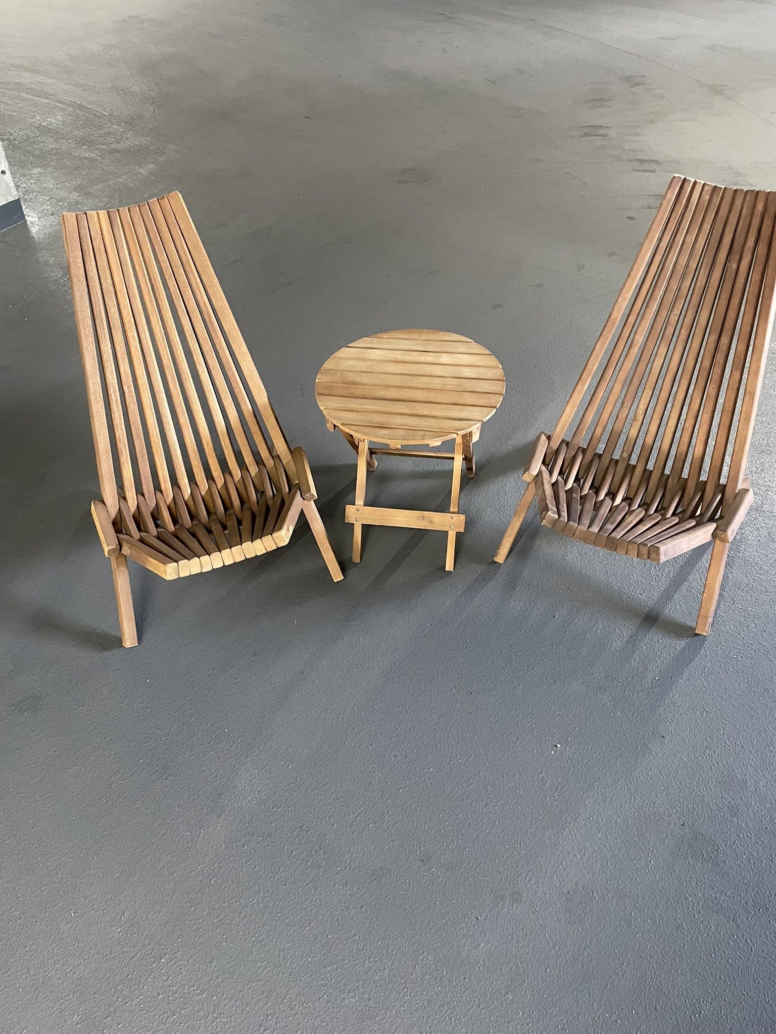 Folding Lounge Chairs & Table