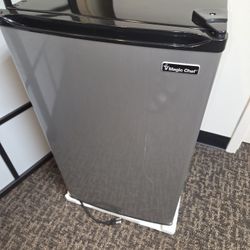 Magic Chef Mini Fridge 