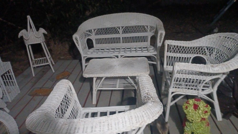 4 Piece White Wicker Set