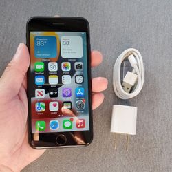 iPhone 7 - UNLOCKED - Like New 