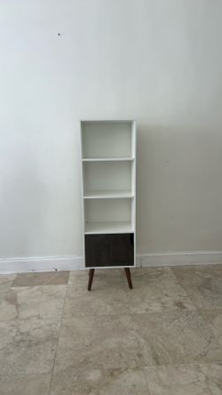 Bookshelf holder