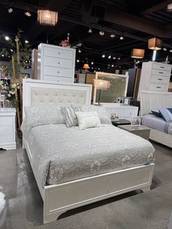 White Queen Tufted Headboard Bedroom Set