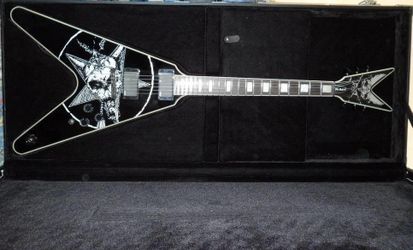 Eric Peterson Old Skull V (with hardshell case).