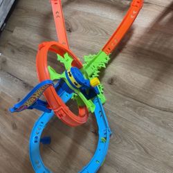 Hot Wheel Tracks 