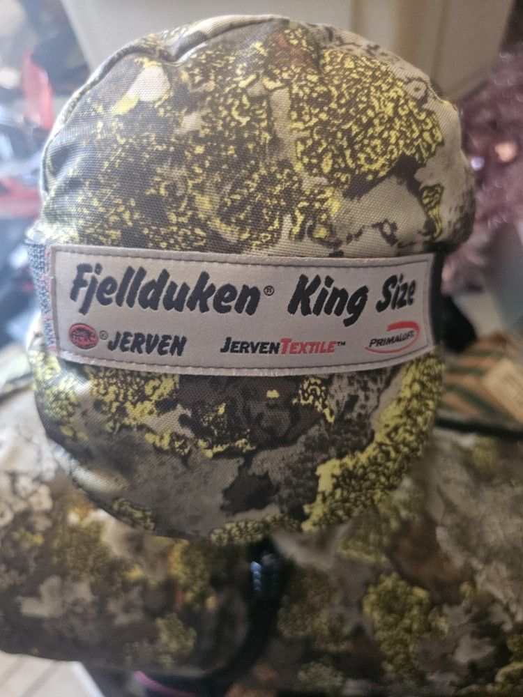 JERVEN KING SIZE SLEEPING CAMPING BAG! BRAND NEW! MAKE OFFER!
