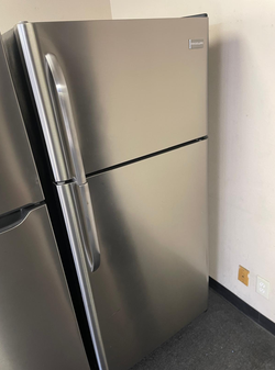 Deal: Frigidaire Stainless Top Mount Refrigerator w/ Crisper Drawers