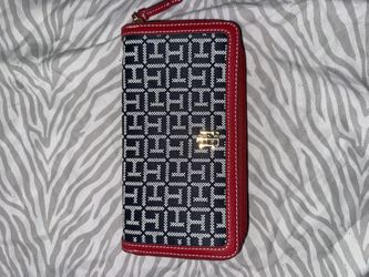 Tommy Hilfiger women's zip-around wallet