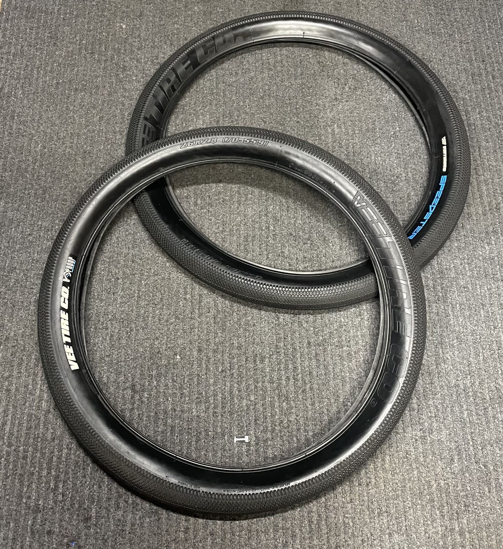 Pack De 2 Pneus Vee Tire Speedster 26x2.8 – Noirs, Pliables, TPI 40 – Neuf