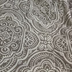 Twin Xtra Long Gray And White Comforter 