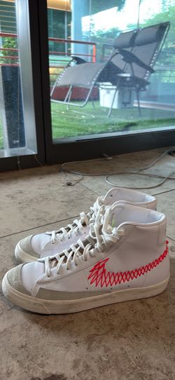 Nike Blazer Mid ‘77 in white, with a red zigzag stitched detail - Size 12