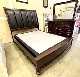 American Signature 3pc Queen Brown Cherry Bedroom Set - Dresser with Mirror - Queen Bed - Box Spring