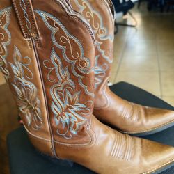 ARIAT WESTERN BOOTS SIZE 7 B USED ONLY ONE TIME BEATIFUL PERFECT CONDITION 