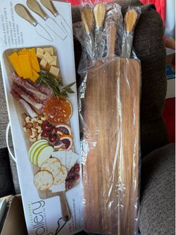 Tabletops Gallery Wood Serving Board with Knife Set