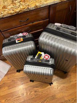 3 piece new luggage SwissGear
