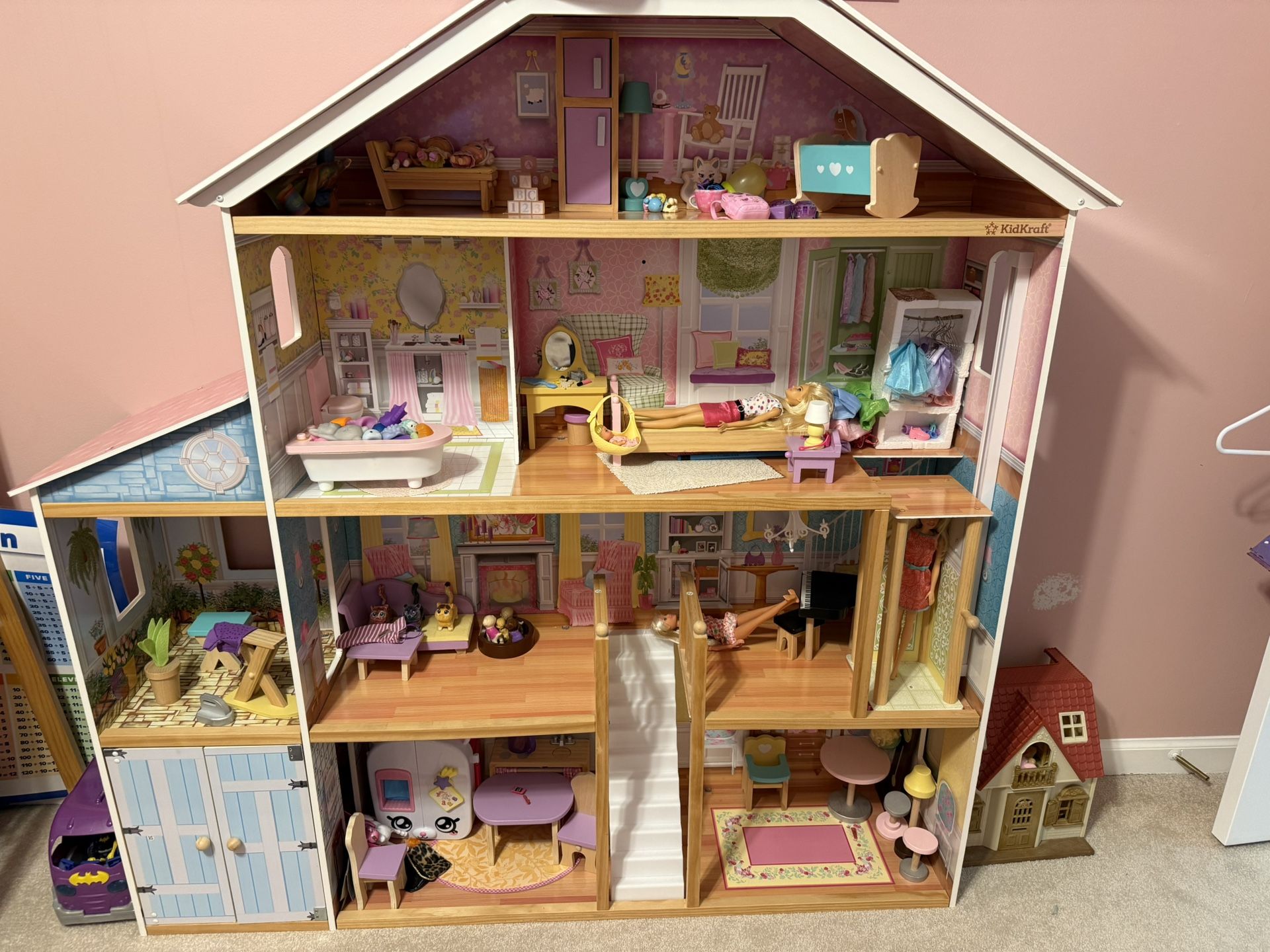 KidsKraft- Doll House 
