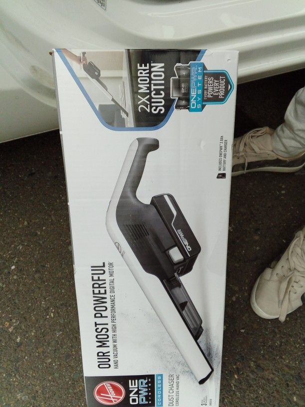 Hoover One PWR Handheld Vaccume And Xtra Battery ( No Photo Value $60)