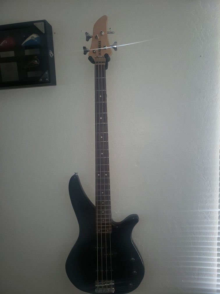 Yamaha Bass Guitar with Mount And Amplifier 