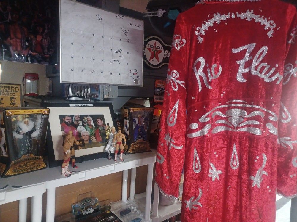 WWE Ric Flair Robe and Figures