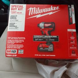 Milwaukee Cordless Driver Kit