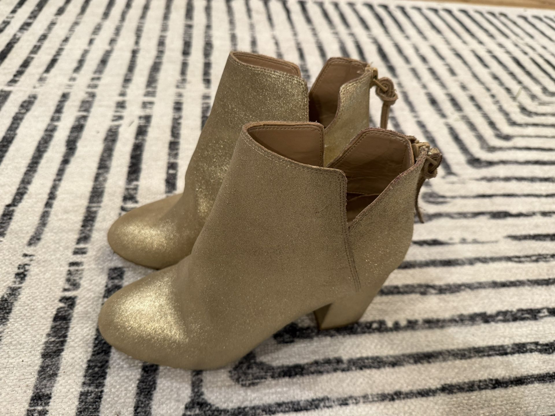 Aldo Size 7 Gold Metallic Shiny Golden Ankle Boots Comfortable And Barely Worn Like New