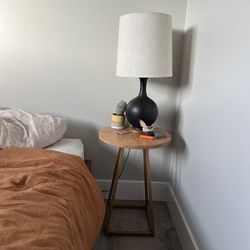 Side table/Nightstand 
