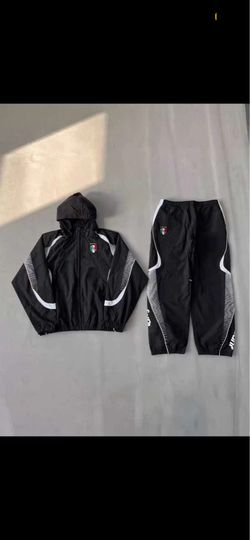 Supreme sets