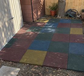 Losas de Goma para Playground / Gym / Patio – Usadas en Buen Estado
