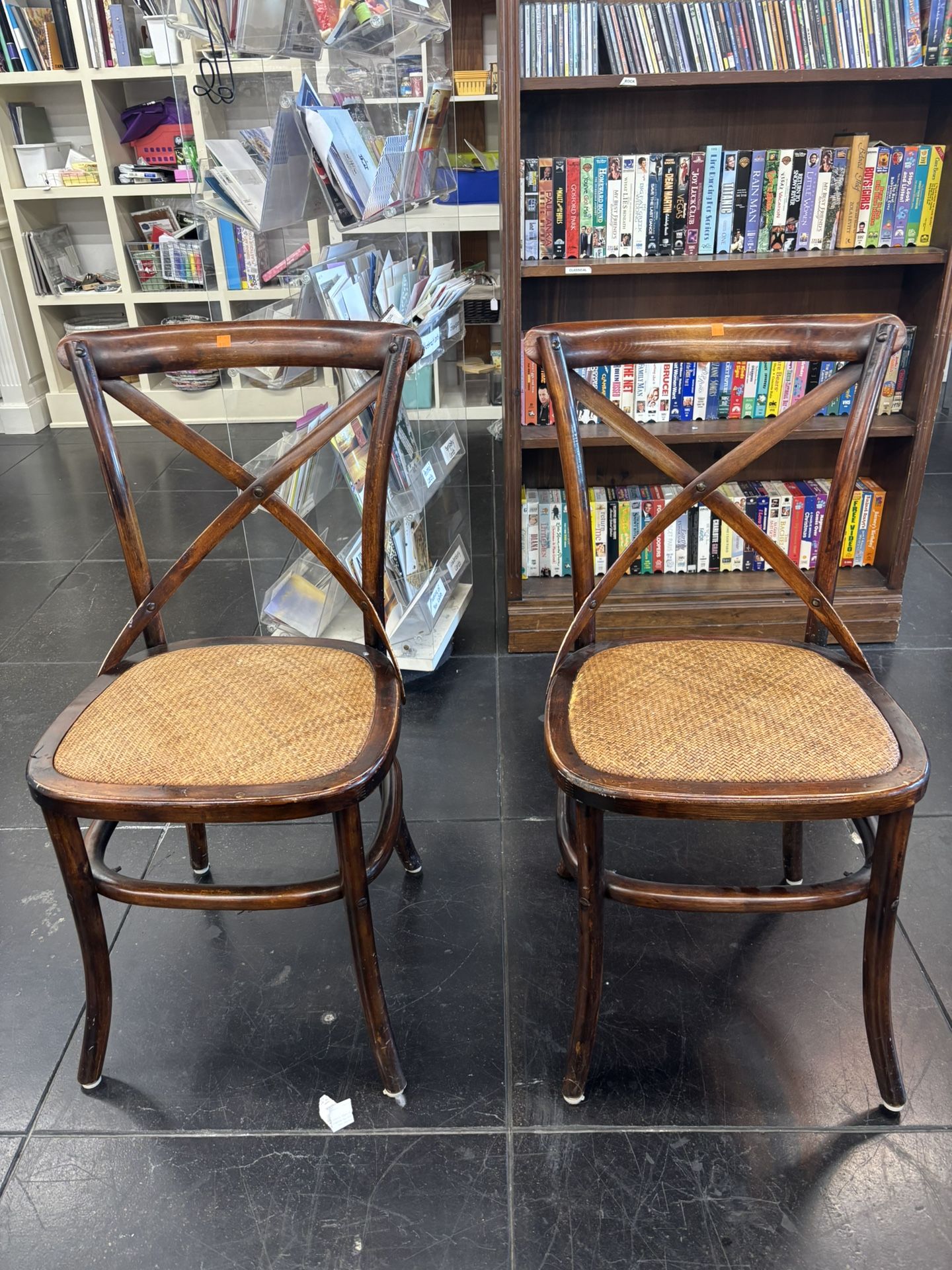 🪑 Set of 2 Vintage Wooden Chairs