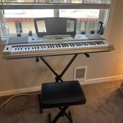 Yamaha YPG-235 76-Key Portable Grand Piano Premium PackYamaha YPG-235 76-Key Portable Grand Piano 