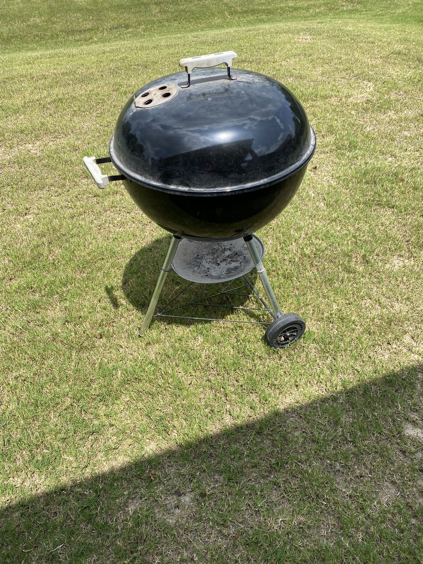 Weber 22” Black Kettle Charcoal Groll