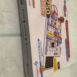 Snap Circuits Extreme SC-750 Electronics Exploration Kit - Over 750 Projects, Full Color Manual, 80+ Parts for STEM Education, Kids 8+